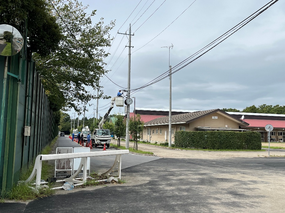 街路での電柱作業風景